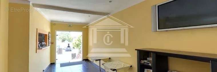 Commerce à TOURRETTES