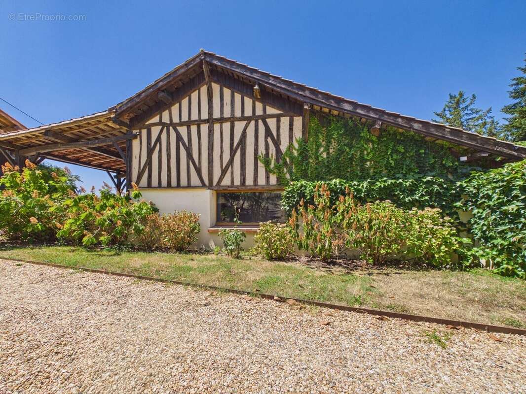 Fabuleuse maison en pierre avec piscine et joli jardin - photo 20