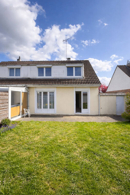 Maison à COURRIERES