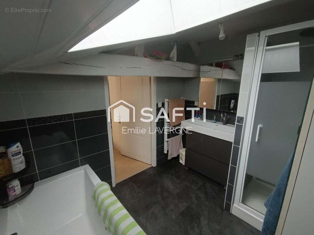 Maison 117 m² à Saint-Denis-La-Chevasse  - photo 4