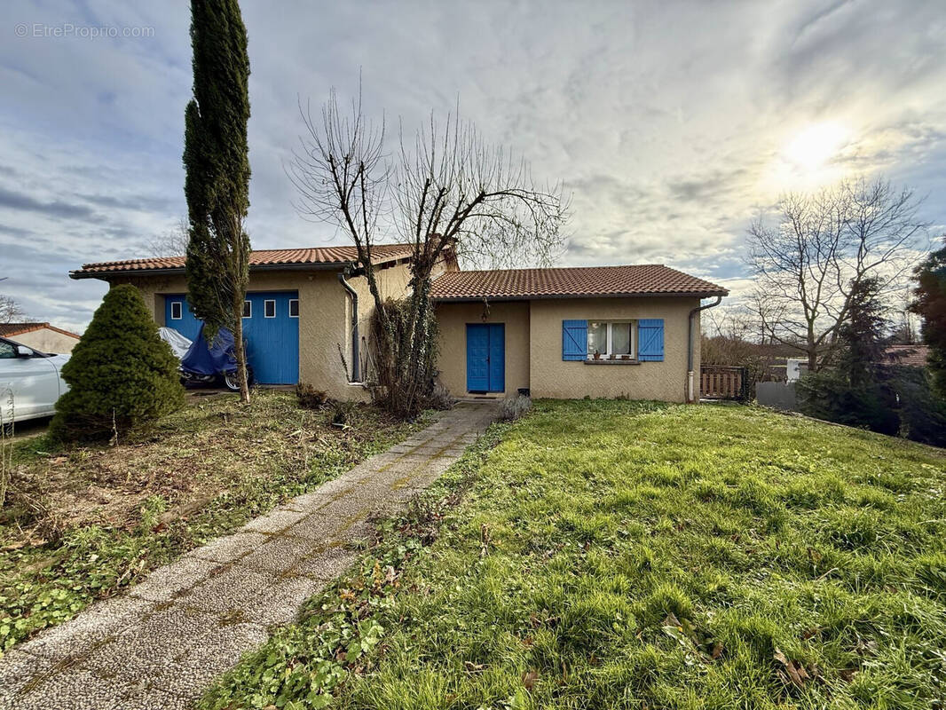 Maison à MARINGUES