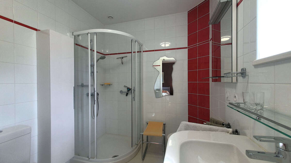 LUNAC  Propriété de caractère en pierre rénovée ?220 m² habitables  Dépendances  Spa Terrain 1 805 m² - photo 6