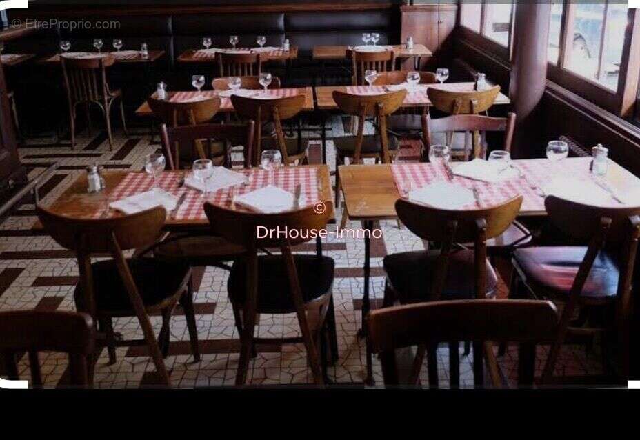 Commerce à MEXIMIEUX