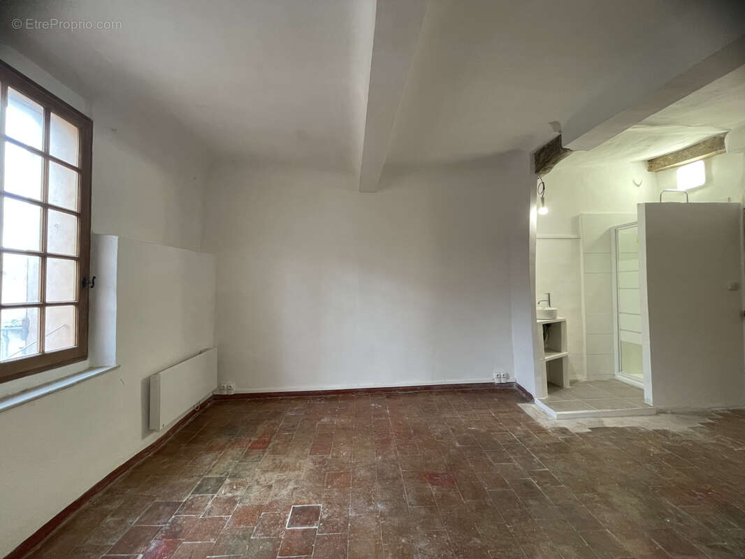 Appartement à COTIGNAC