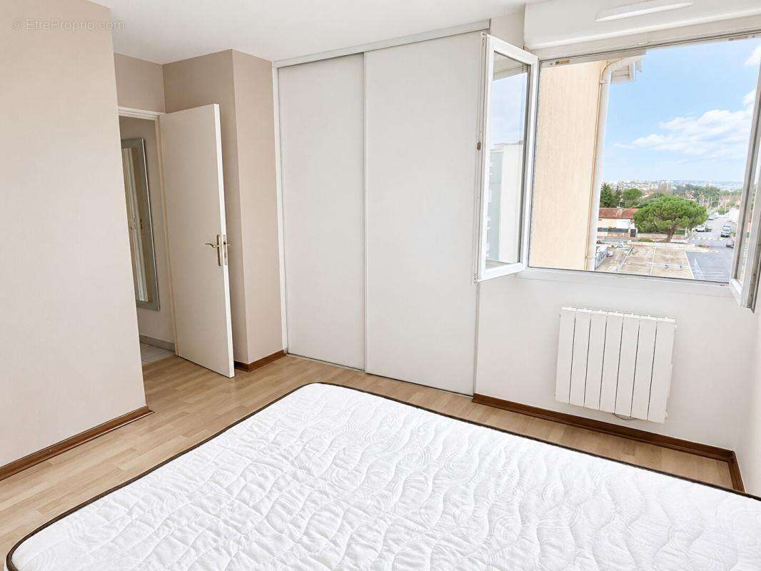 Appartement à DECINES-CHARPIEU