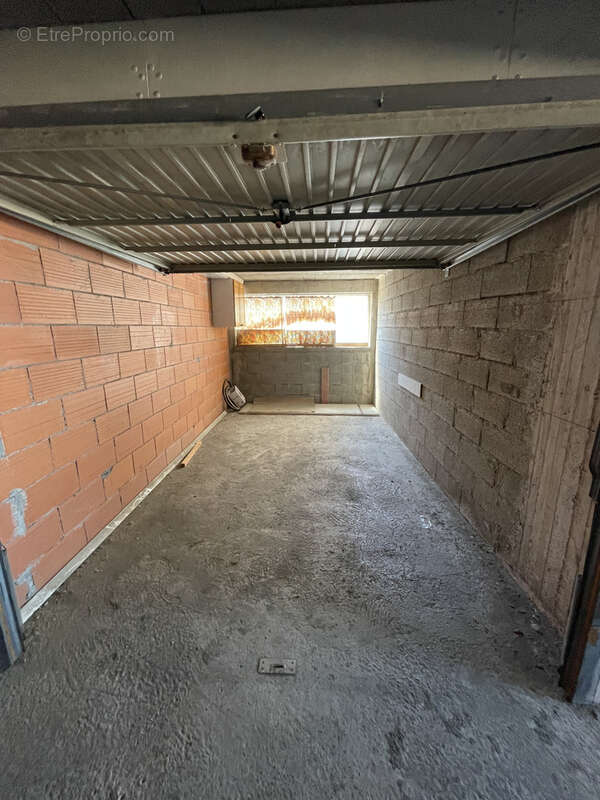 Parking à CANET-EN-ROUSSILLON