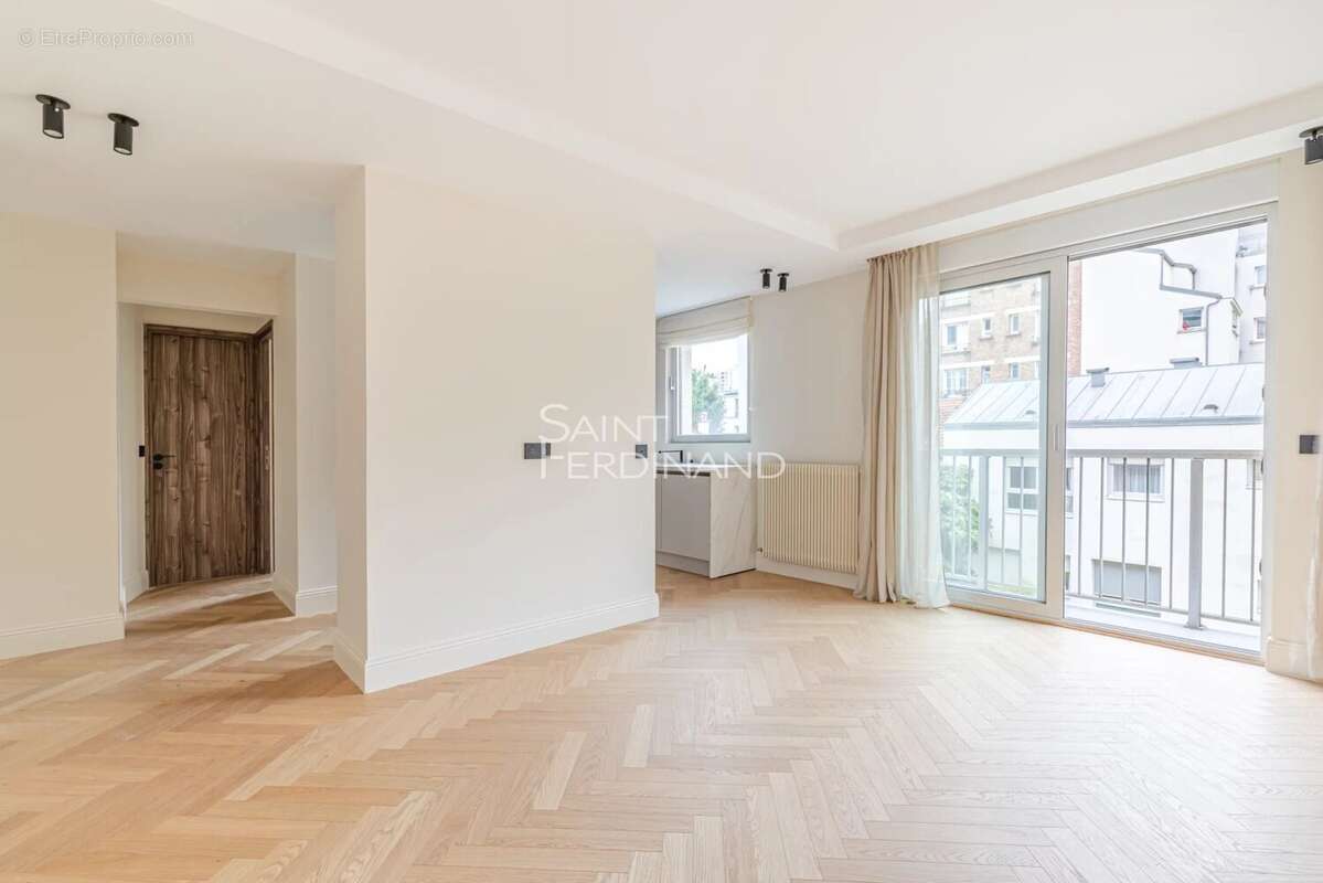 Appartement à PARIS-15E