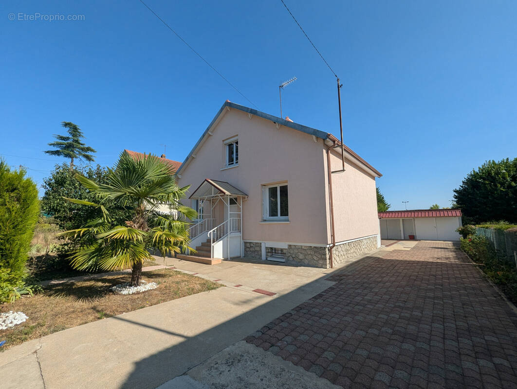 Maison à AMILLY