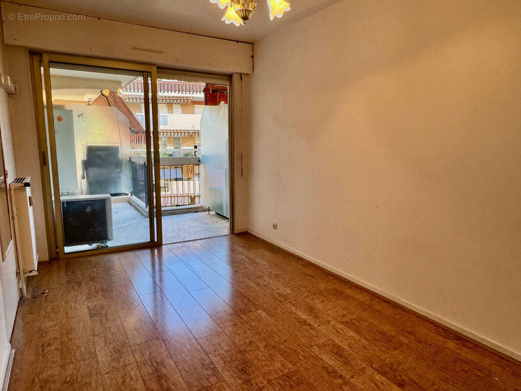 Appartement à VALLAURIS