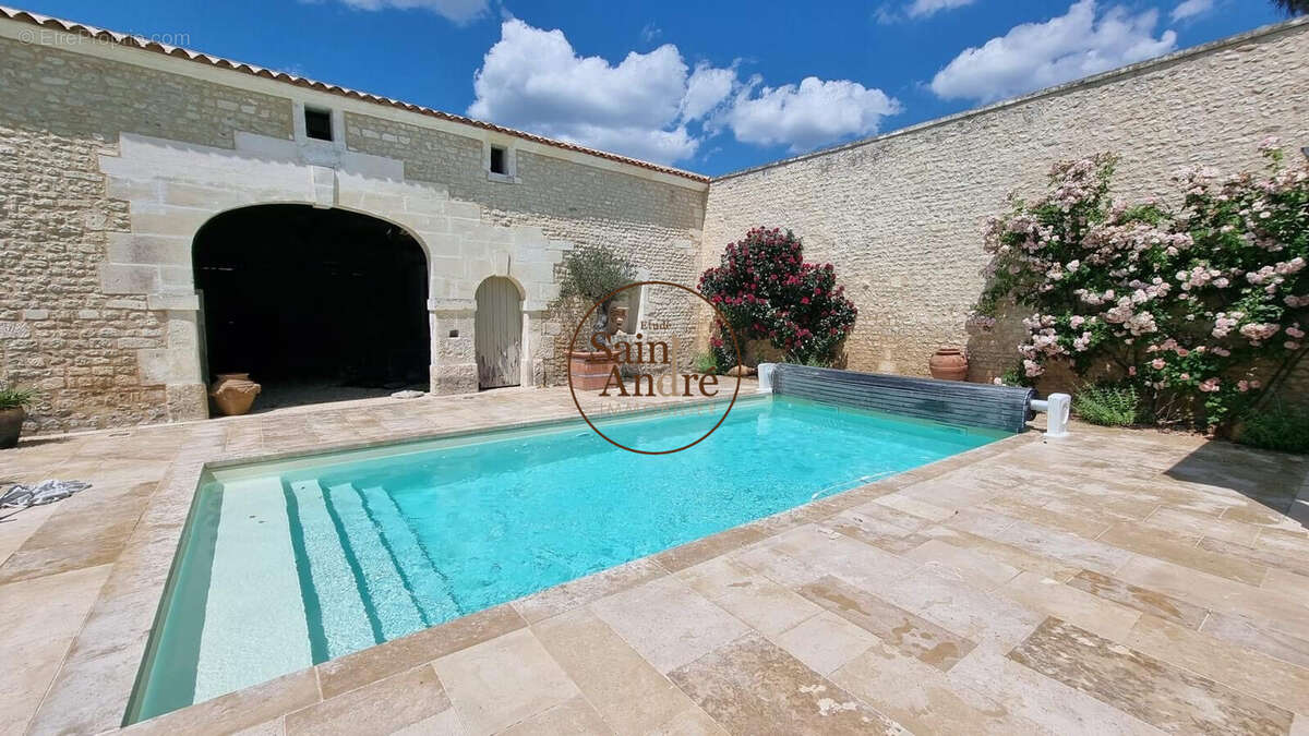 Maison 350 m² à Bouteville  - photo 3