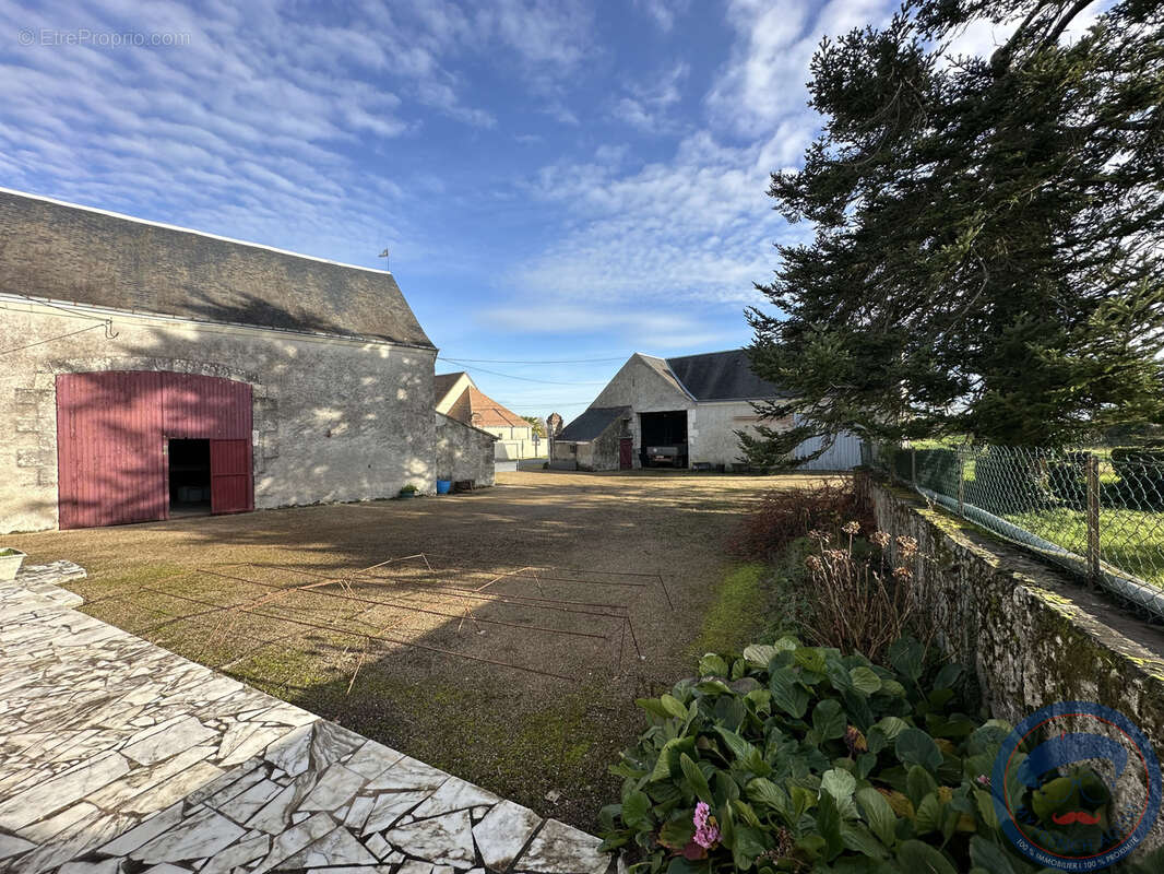 Maison à COURCAY