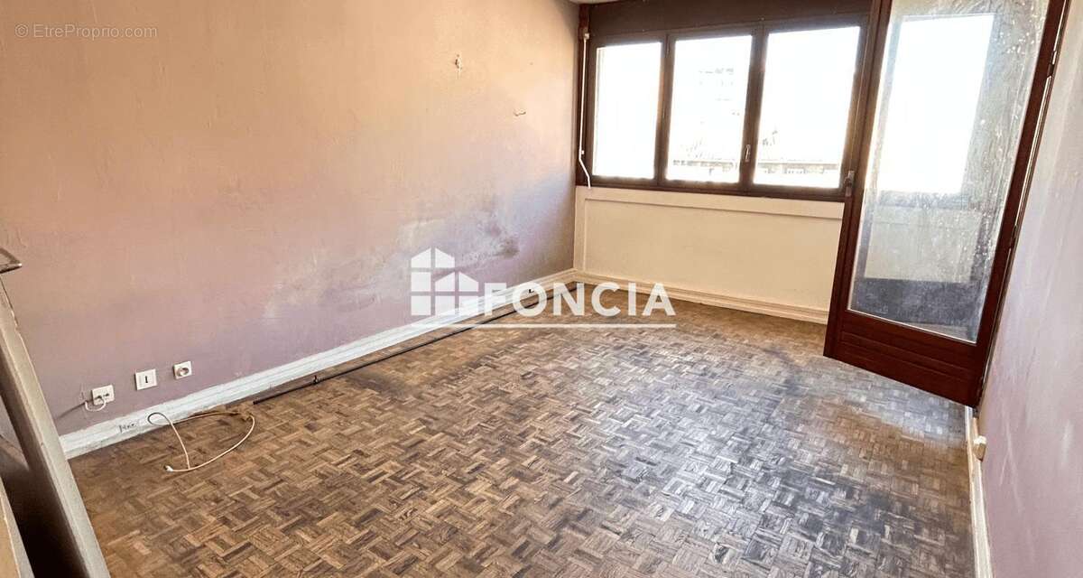Appartement à MARSEILLE-5E
