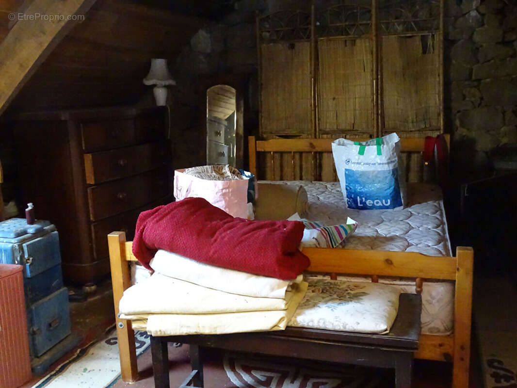 CÔTES-D'ARMOR.  Maison individuelle en pierre à rénover, proche de Saint-Nicolas-du-Pélem - photo 15