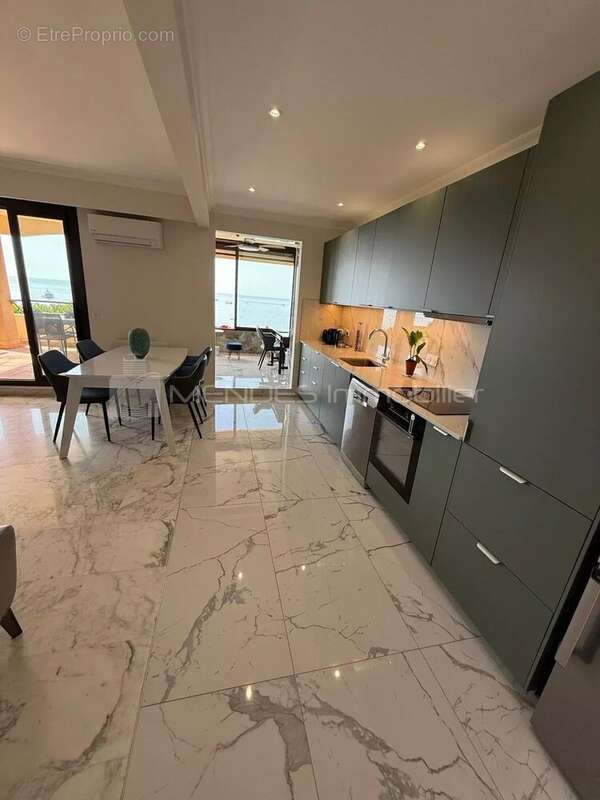 Appartement à ROQUEBRUNE-CAP-MARTIN