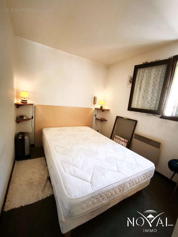 Chambre - Maison à SAINT-CEZAIRE-SUR-SIAGNE