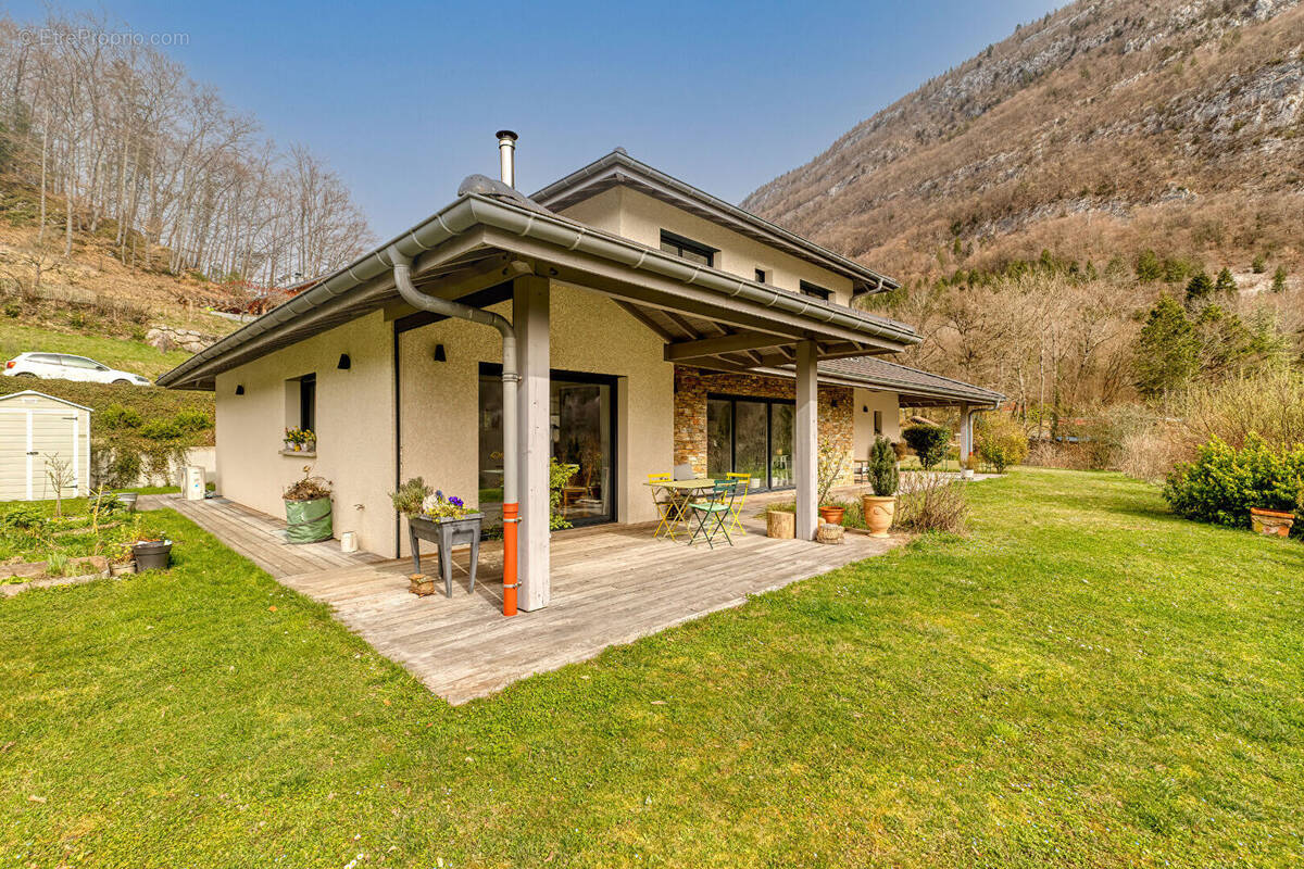 Maison à DINGY-SAINT-CLAIR