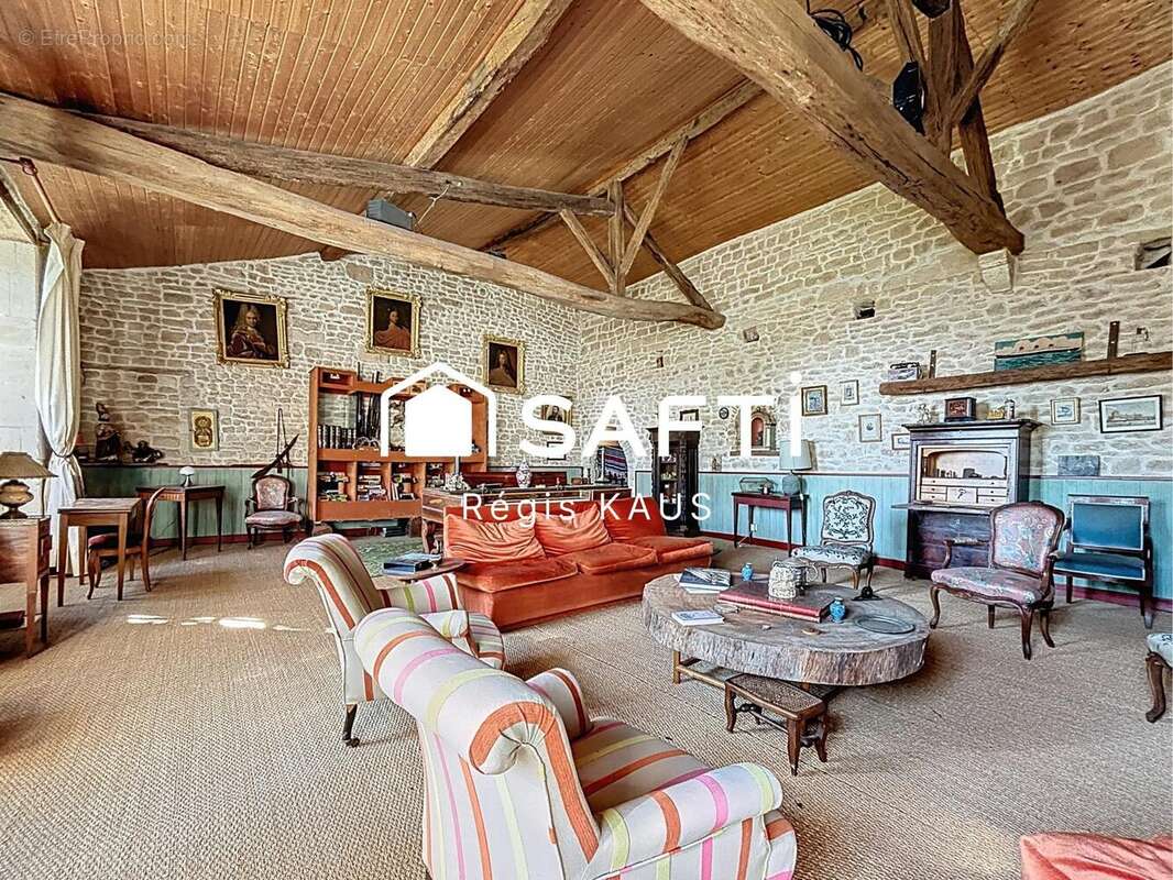 Maison 530 m² à Puyravault  - photo 4