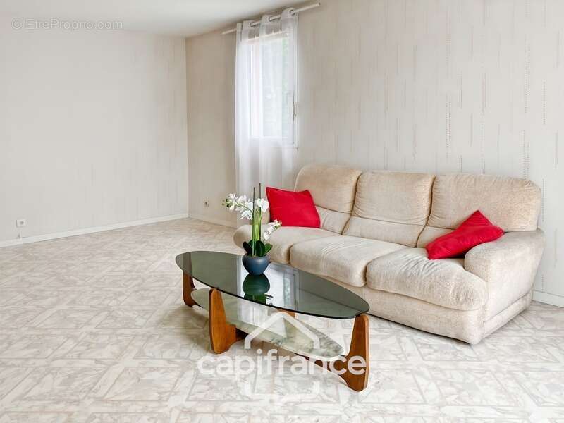 Appartement à SAINT-THIBAULT-DES-VIGNES