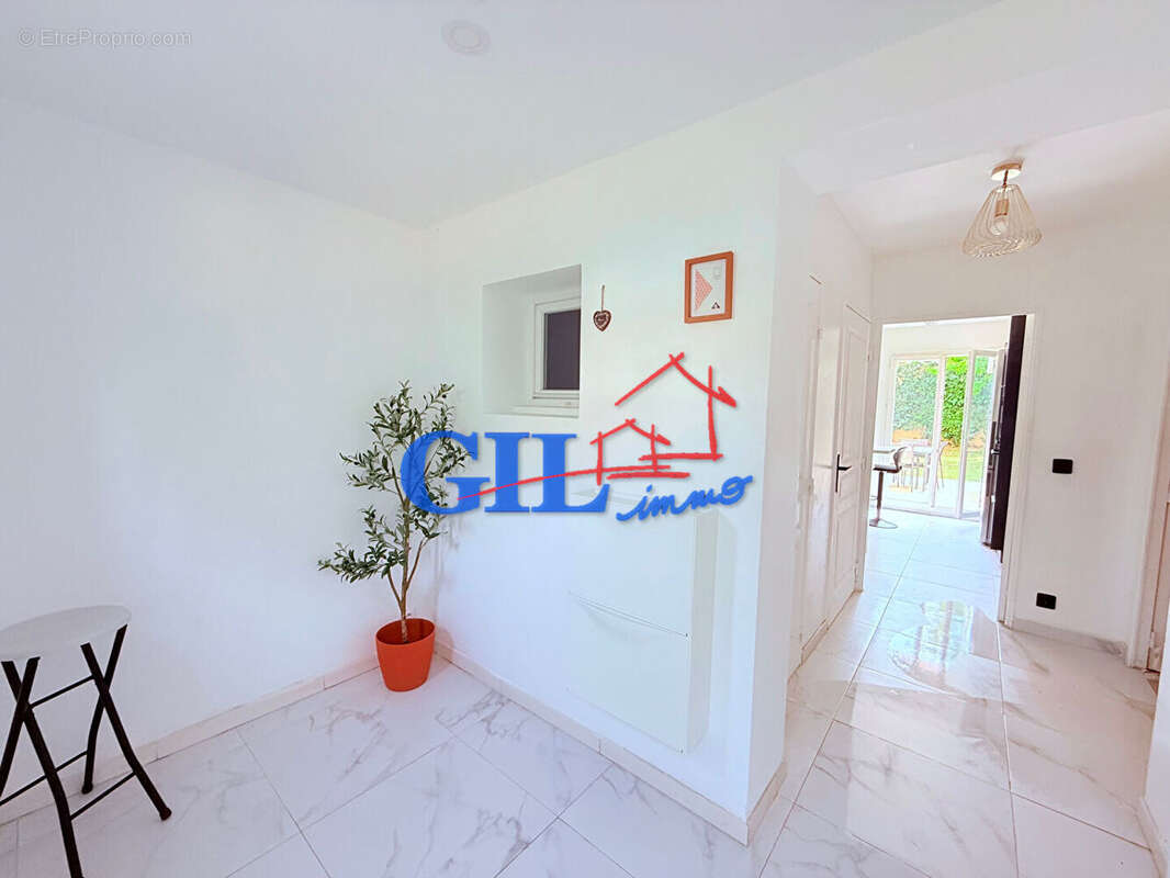 Maison à SAVIGNY-LE-TEMPLE