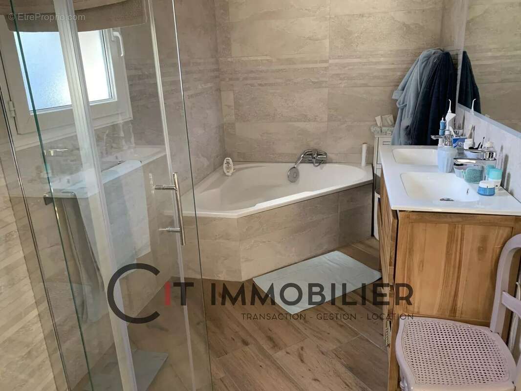 Maison à LA TOUR-DU-PIN