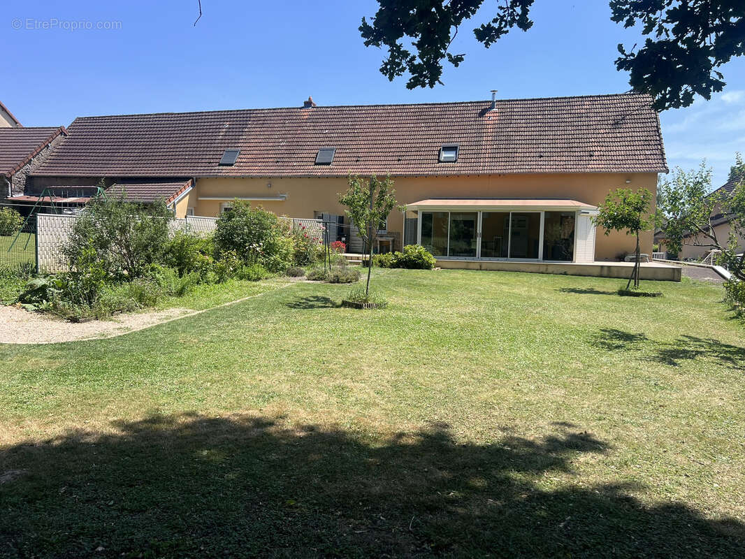 Maison à VENDENESSE-LES-CHAROLLES