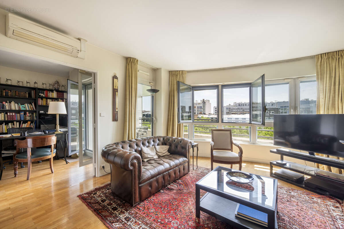 Appartement à PARIS-14E