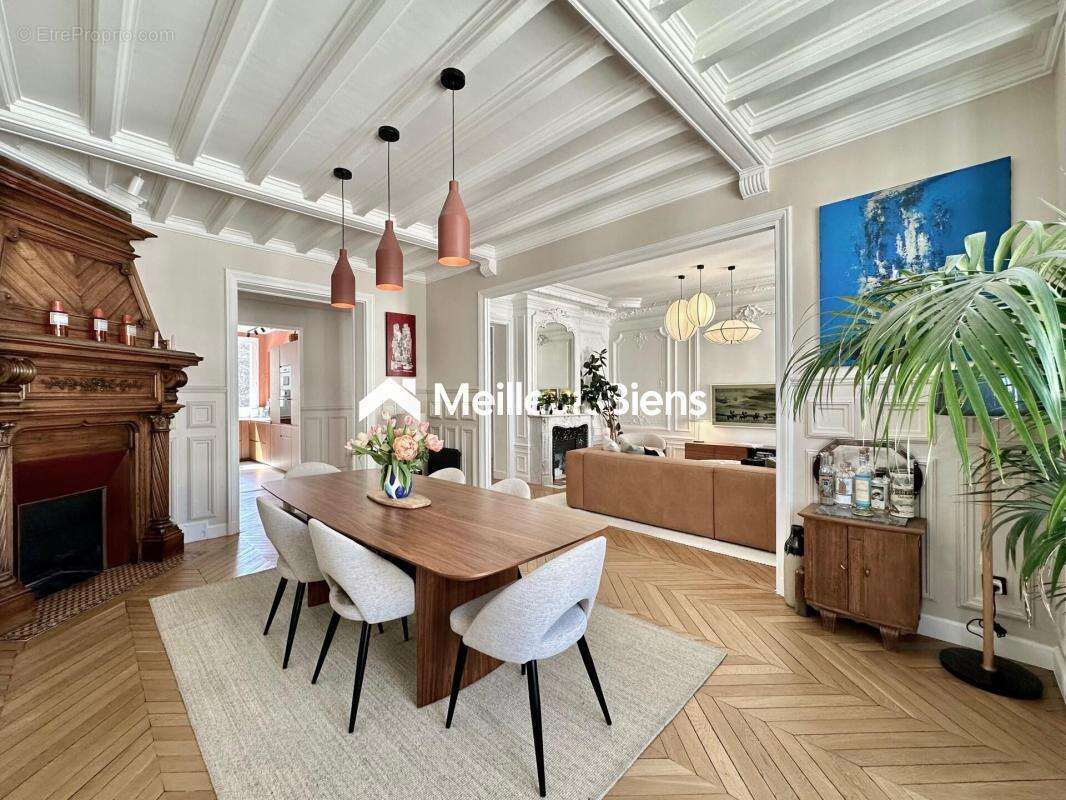 Appartement à PARIS-10E