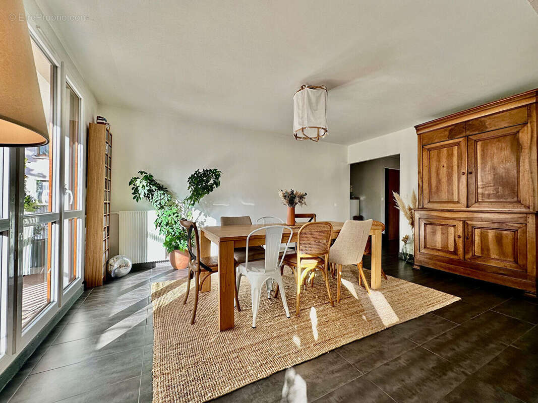 Appartement à FONTENAY-LE-FLEURY