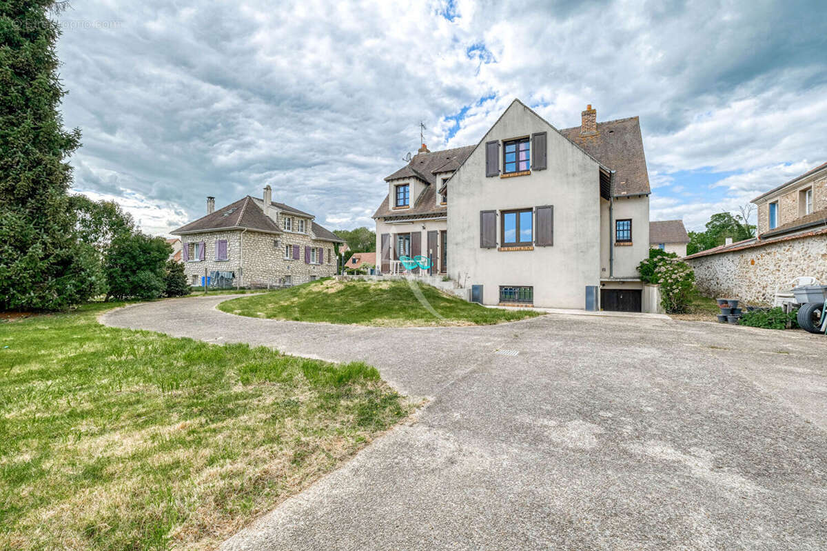 Grande maison familiale rénovée 216 m², 5 chambres, terrain sans vis-à-vis, garage triple - photo 16