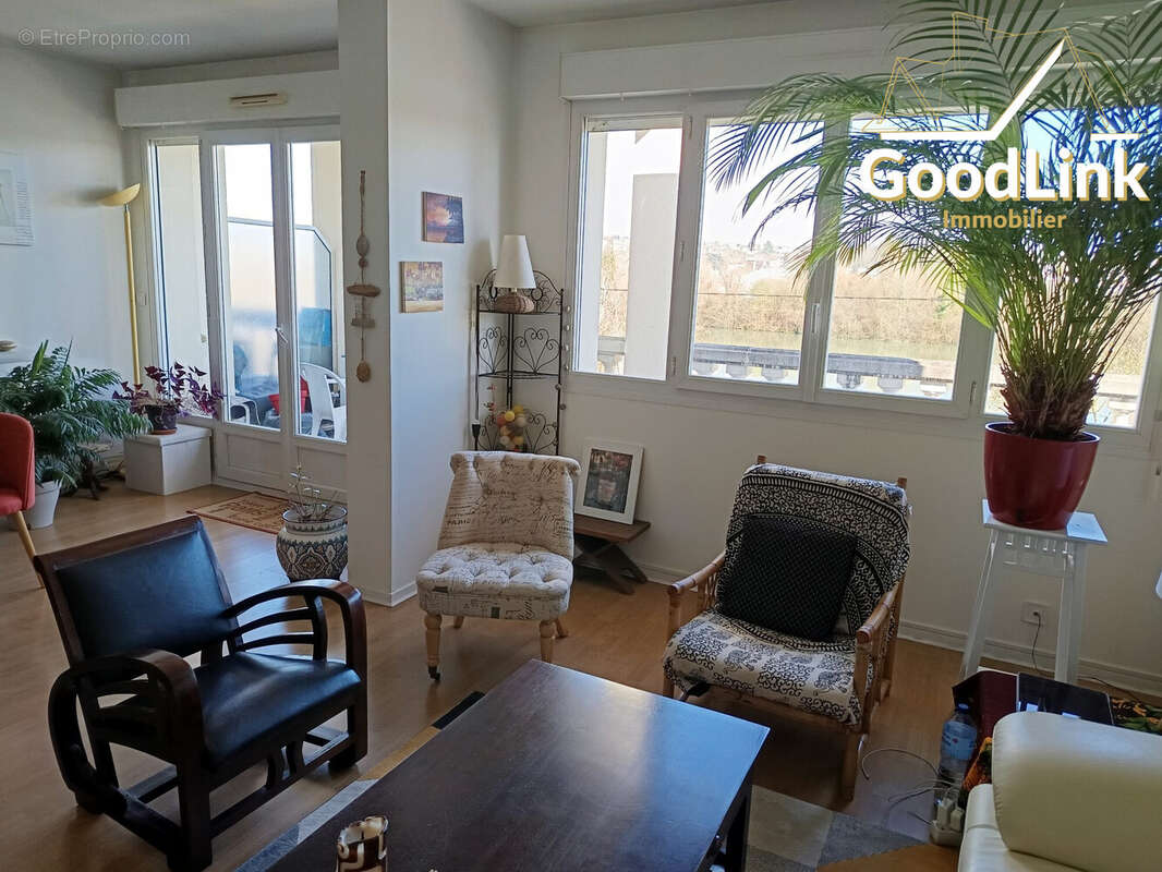 SEJOUR DOUBLE - Appartement à CORBEIL-ESSONNES