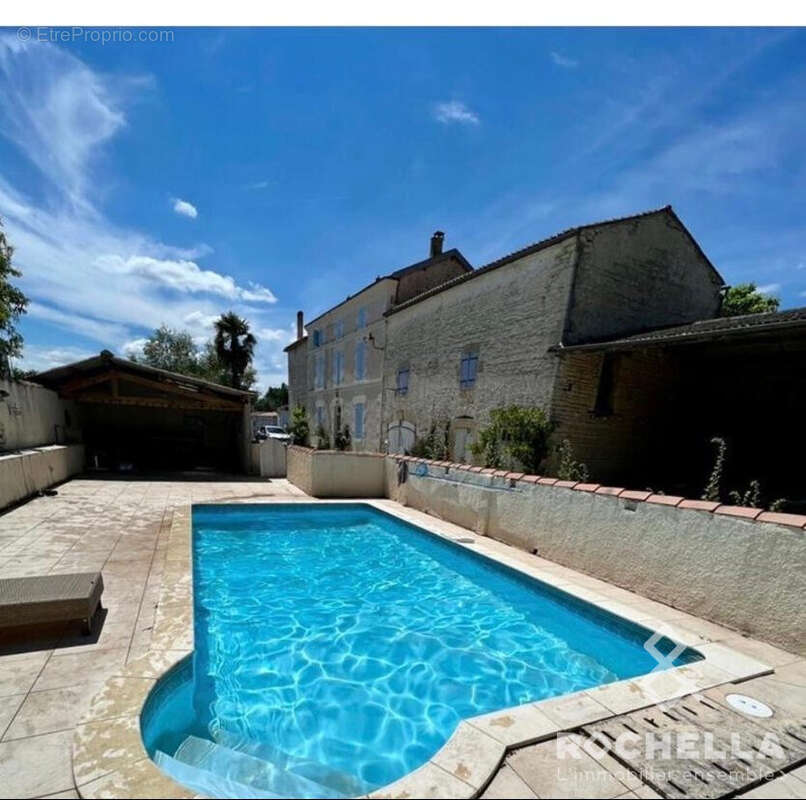 Maison 174 m² à Dampierre-Sur-Boutonne  - photo 2