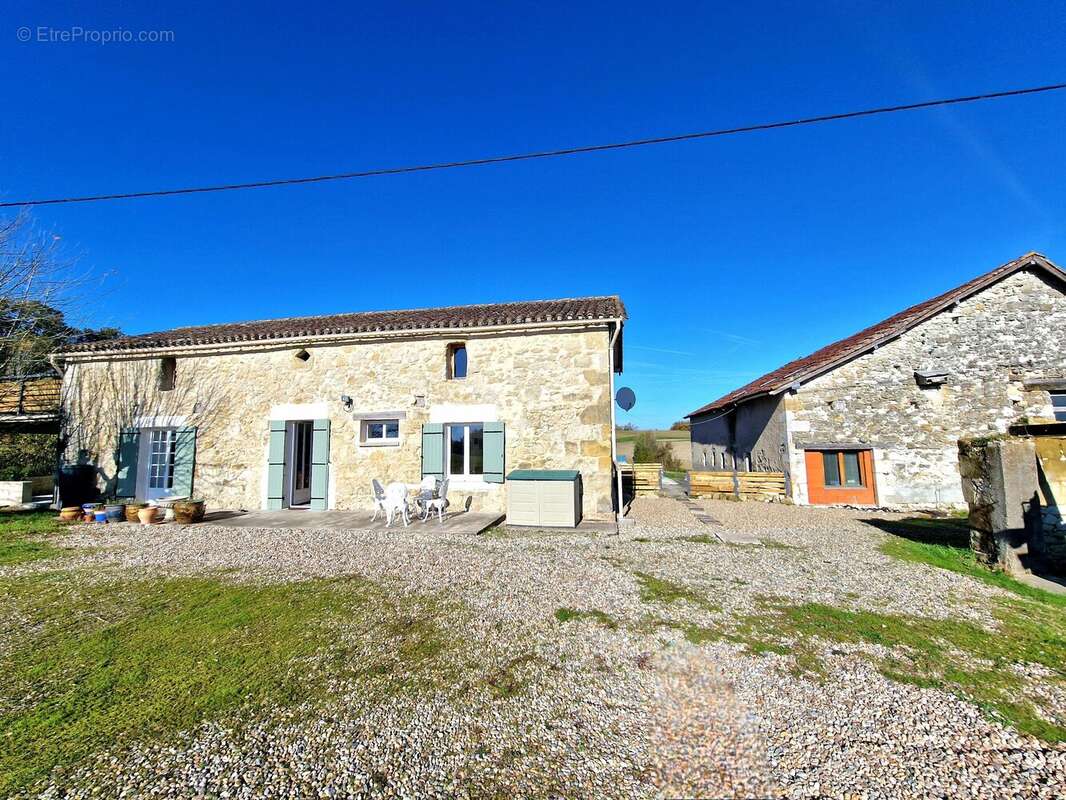 Ferme en pierre avec granges à rénover, piscine et VUE - proche d'Eymet ! - photo 15