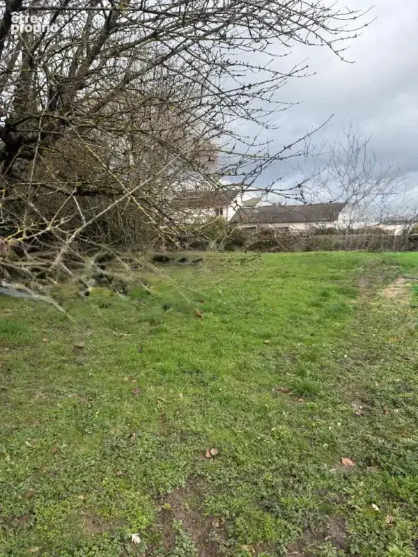 terrain à construire vendu viabilisé et tout clôturé de 740 m² - photo 4