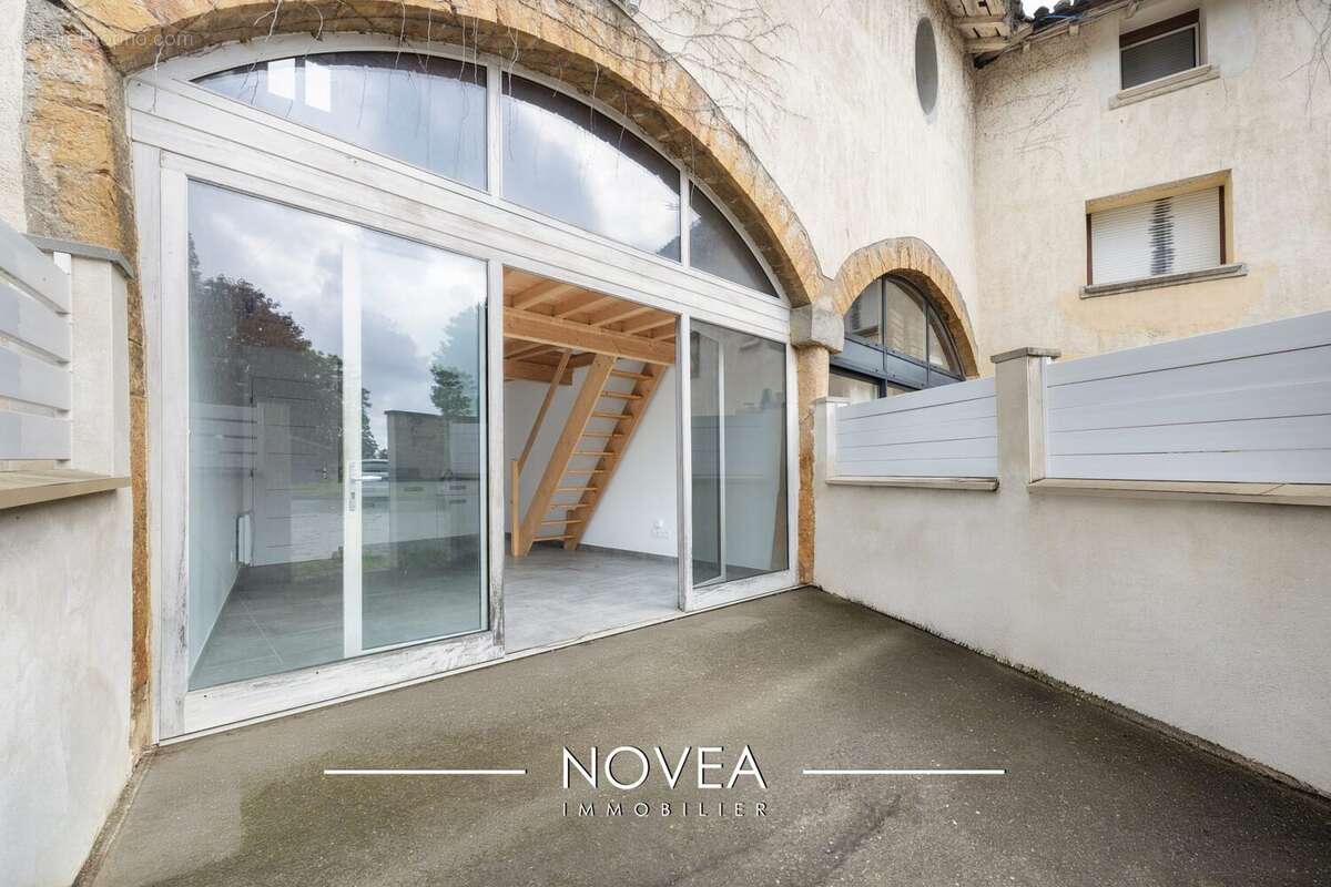 Appartement à NEUVILLE-SUR-SAONE