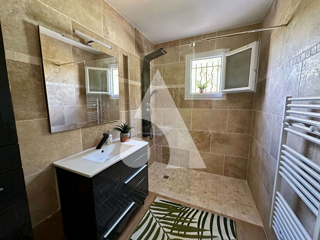 Maison à PEYROLLES-EN-PROVENCE