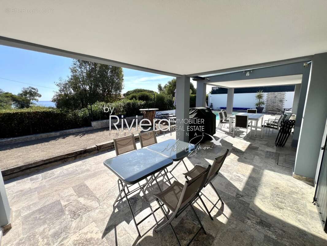 Maison à ROQUEBRUNE-SUR-ARGENS