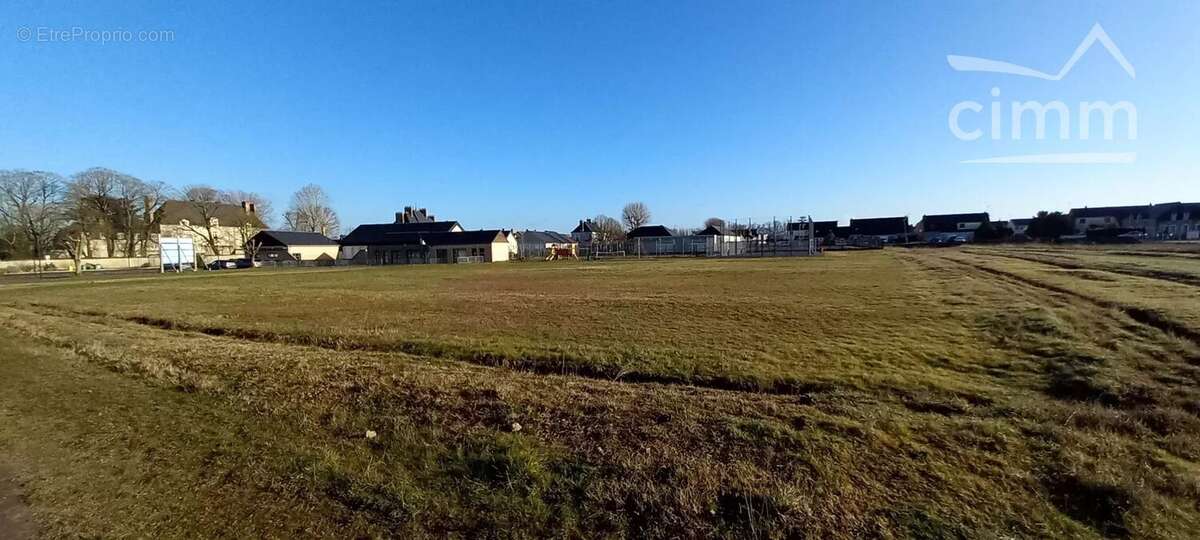 Terrain à MONTLIVAULT