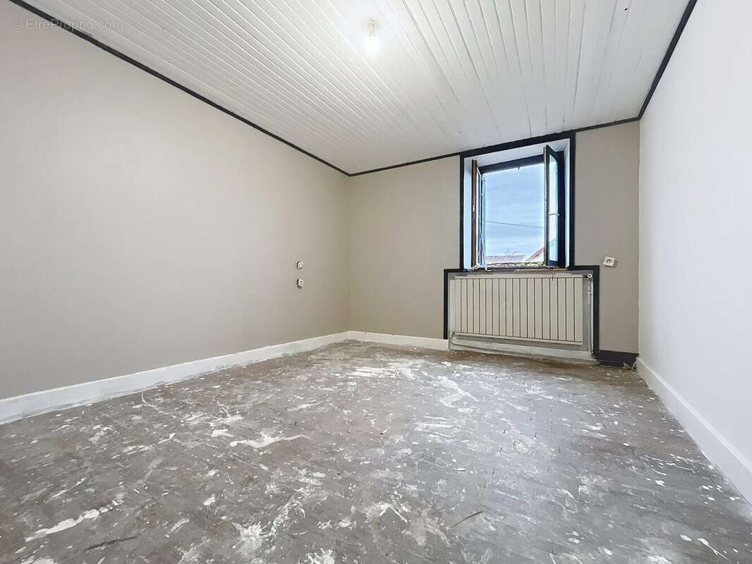 Maison à PORT-SUR-SAONE