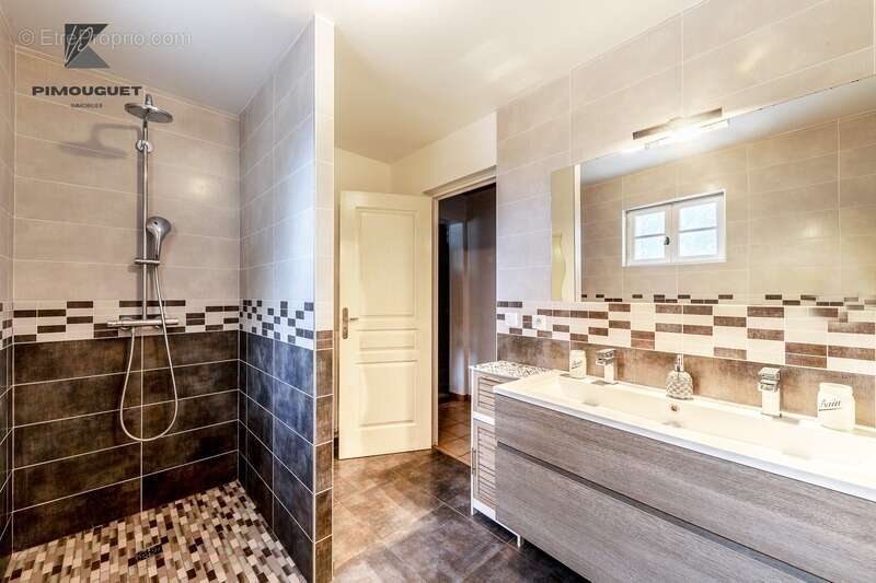 Maison à SAINT-EMILION