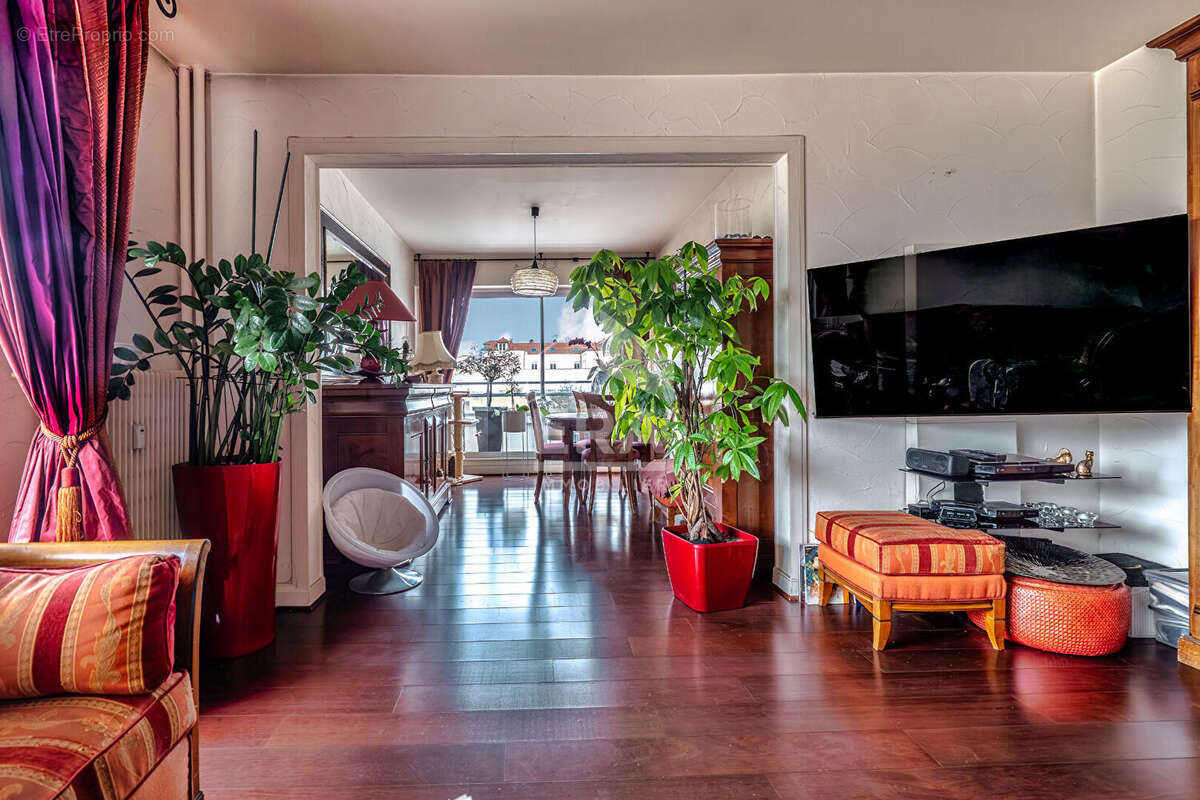Appartement à COURBEVOIE