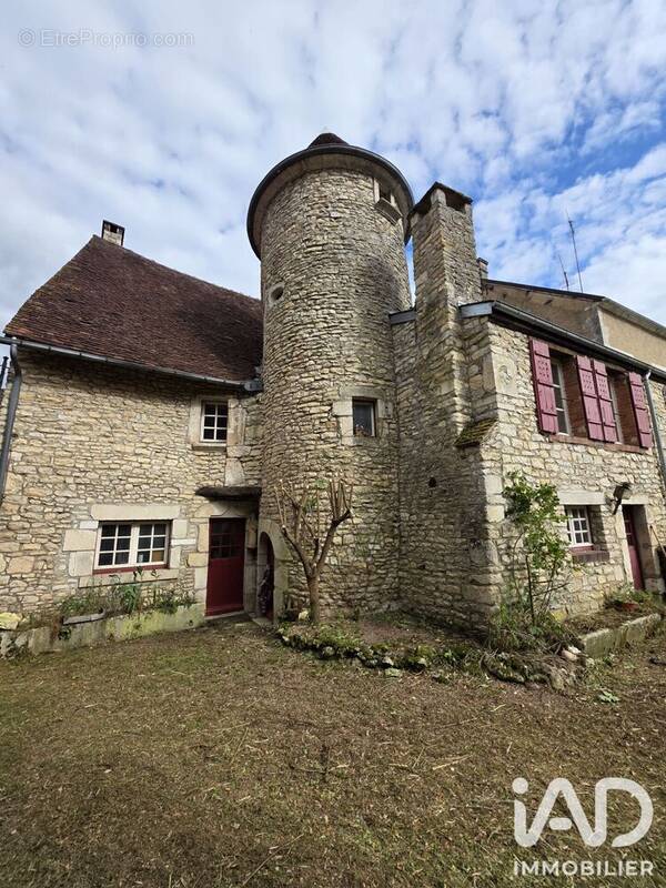 Photo 1 - Maison à DRUYES-LES-BELLES-FONTAINES