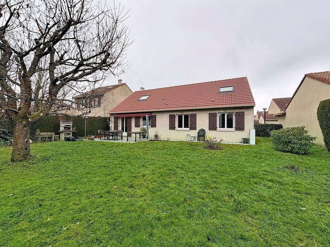 Maison à VOISINS-LE-BRETONNEUX