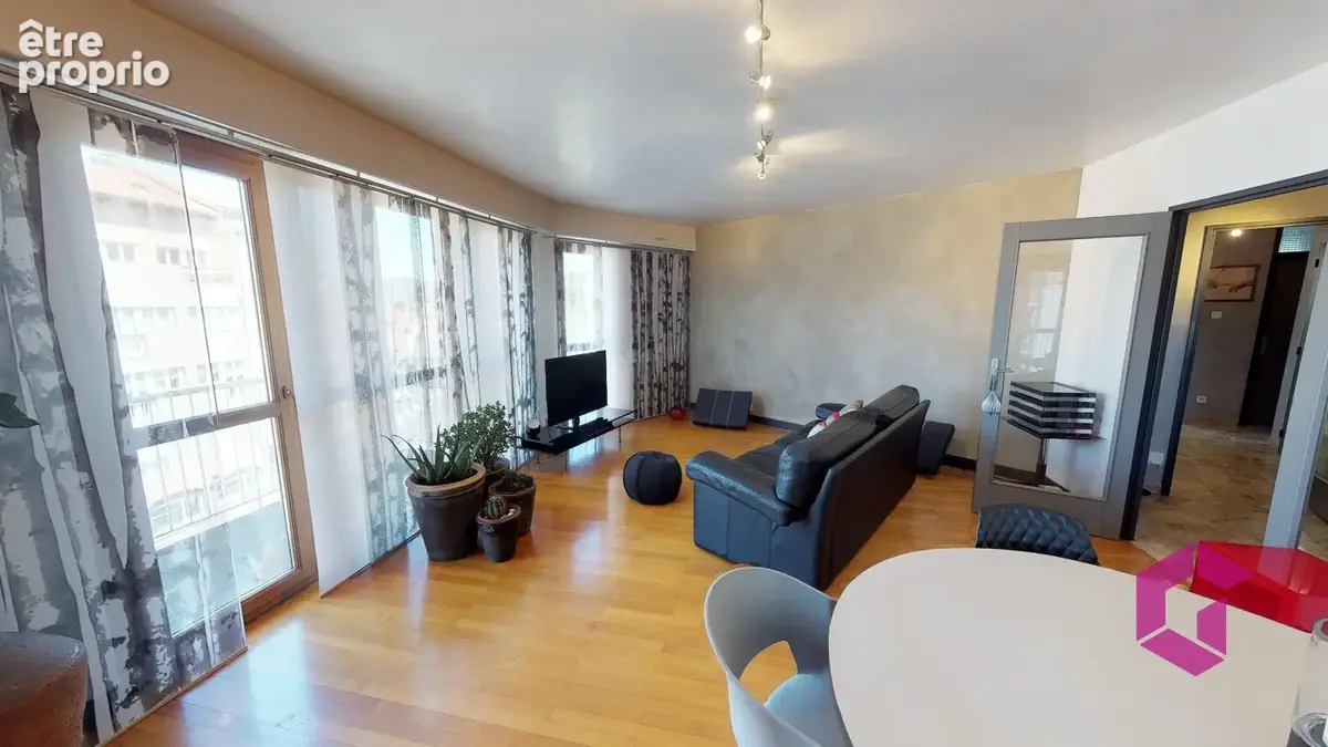 EXCLUSIVITE ! bel Appartement T4/T5 avec une architecture originale avec 2 balcons, cave et box , habitable de suite - photo 1