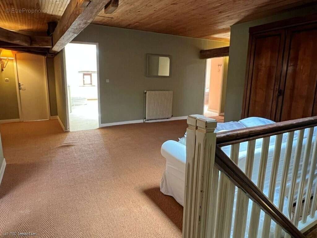 Maison à CHAMPAGNE-MOUTON