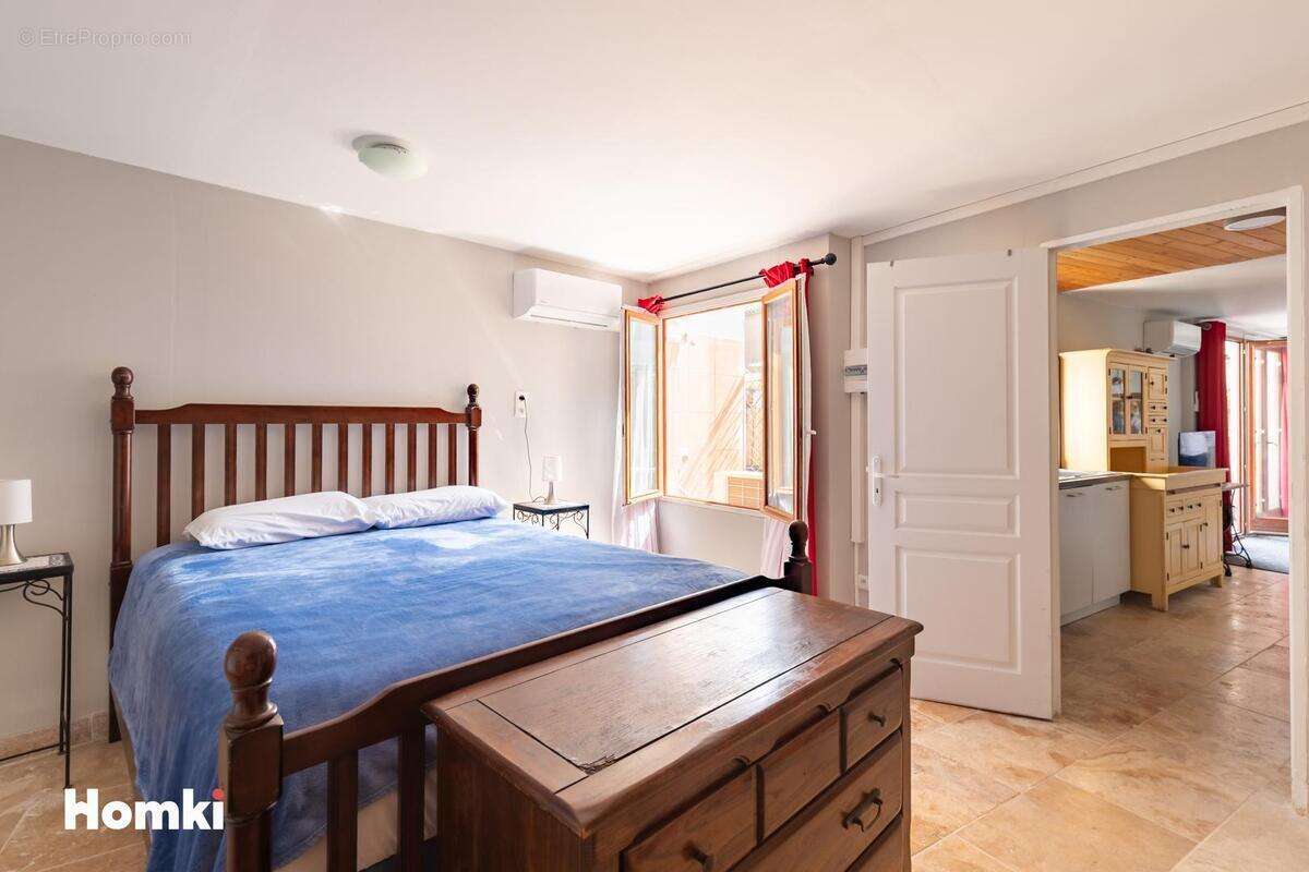 Maison à VILLENEUVE-LES-MONTREAL