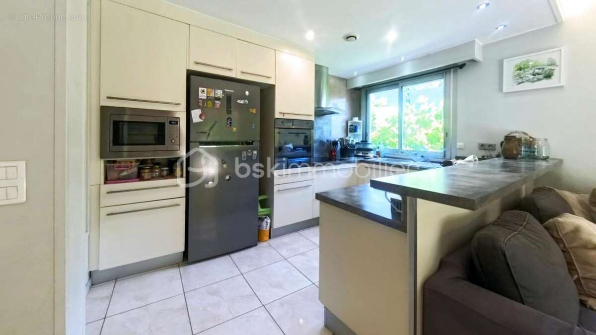 Appartement à SAINT-LAURENT-DU-VAR