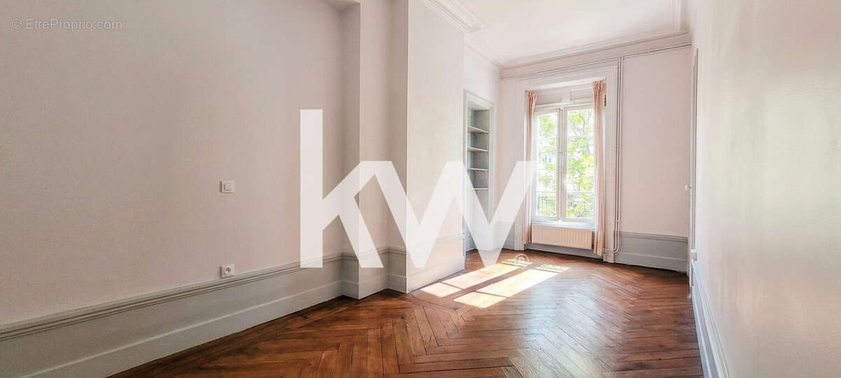 Appartement 122 m² à Saint-Etienne  - photo 4