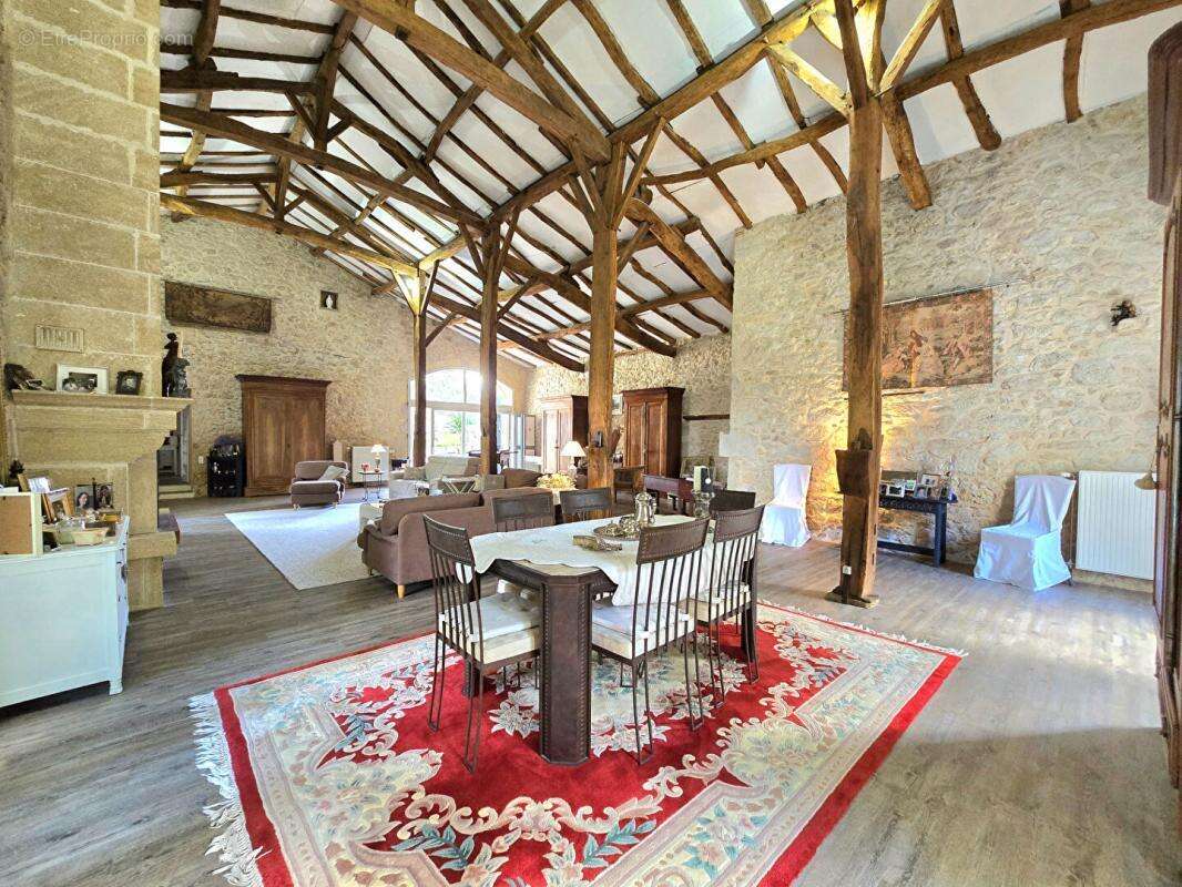 Maison à SAINT-ANTOINE-DU-QUEYRET