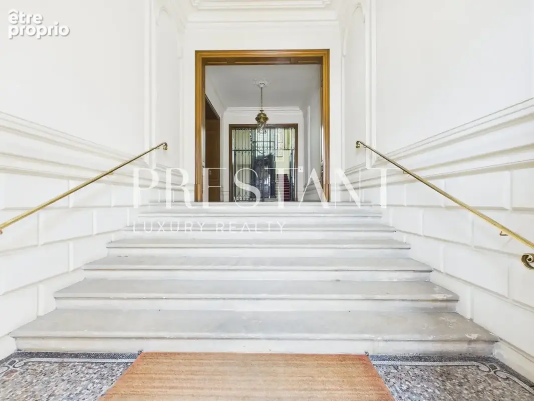 Appartement face au Jardin Public, au cur de lune des adresses les plus prestigieuses de Bordeaux. - photo 1