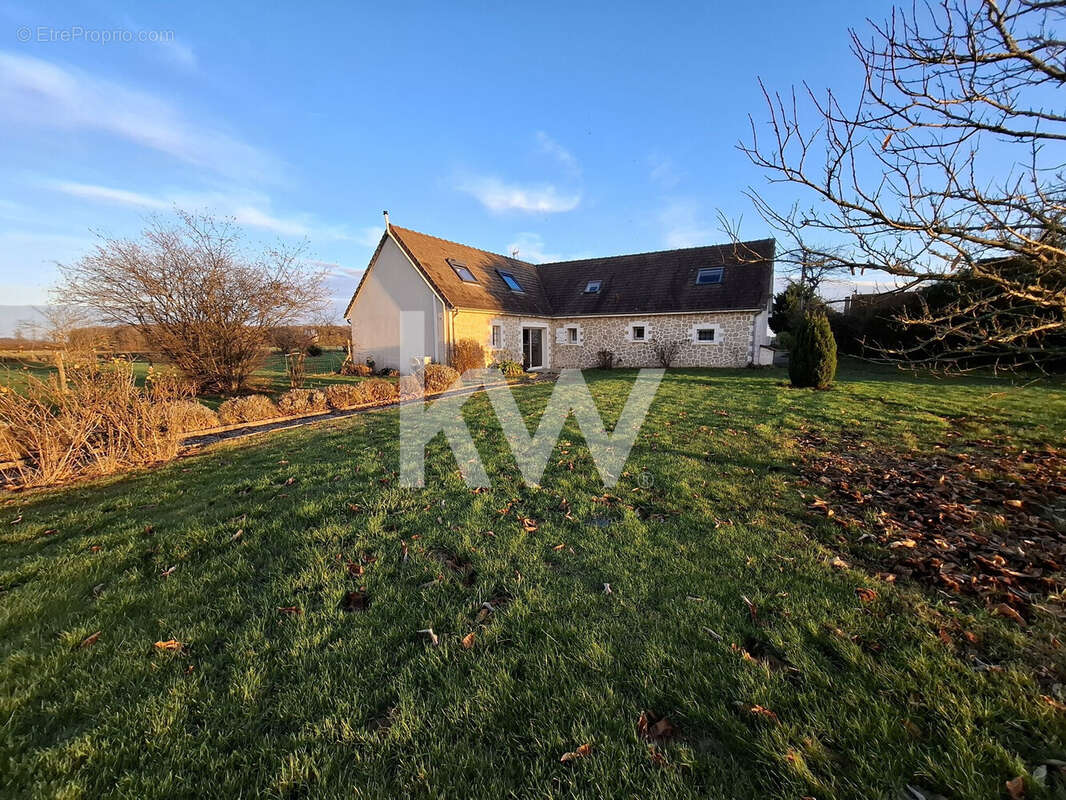 Maison 160 m² à Prunay-Cassereau  - photo 2